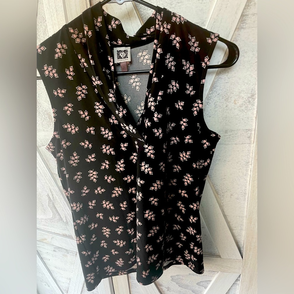 Anne Klein printed Triple-Pleat V-Neck top